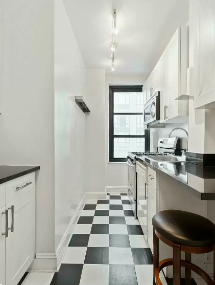 235 West 22nd Street - Photo 2