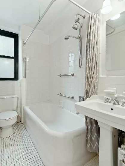 235 West 22nd Street - Photo 3