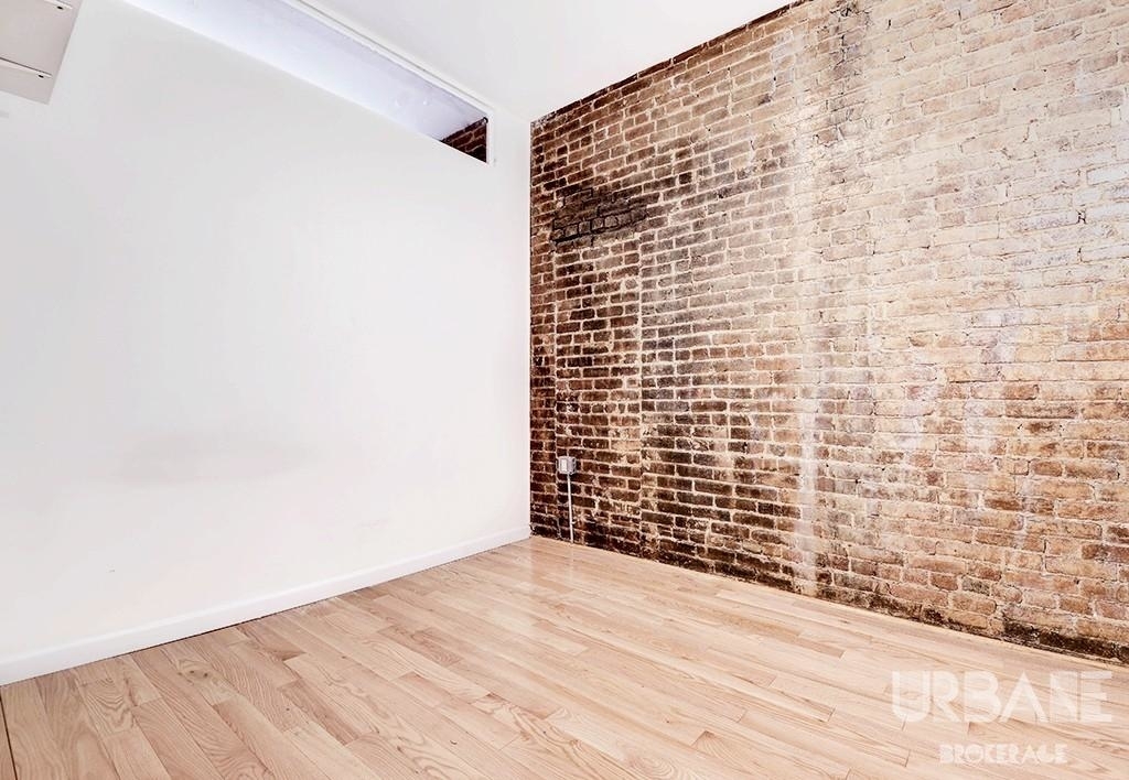 340 East 70th Street - Photo 4