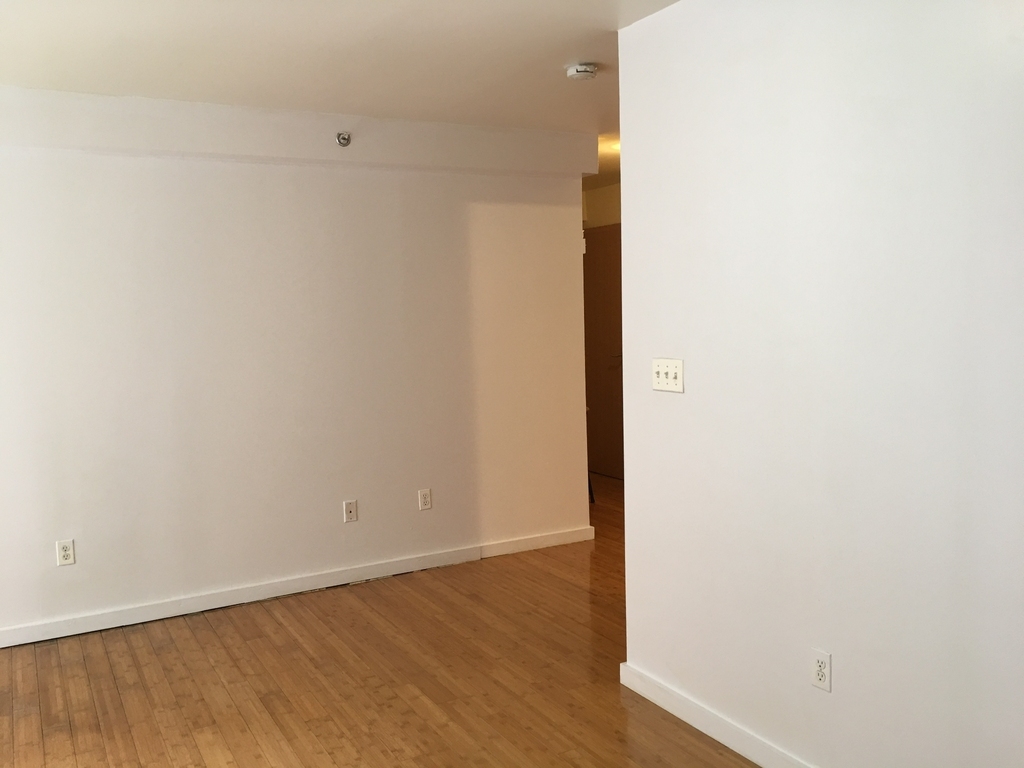 81-14 Queens Boulevard - Photo 16