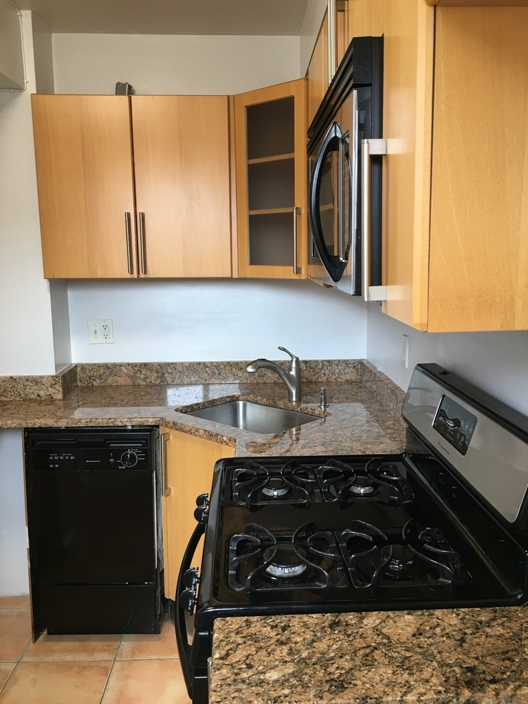 81-14 Queens Boulevard - Photo 12