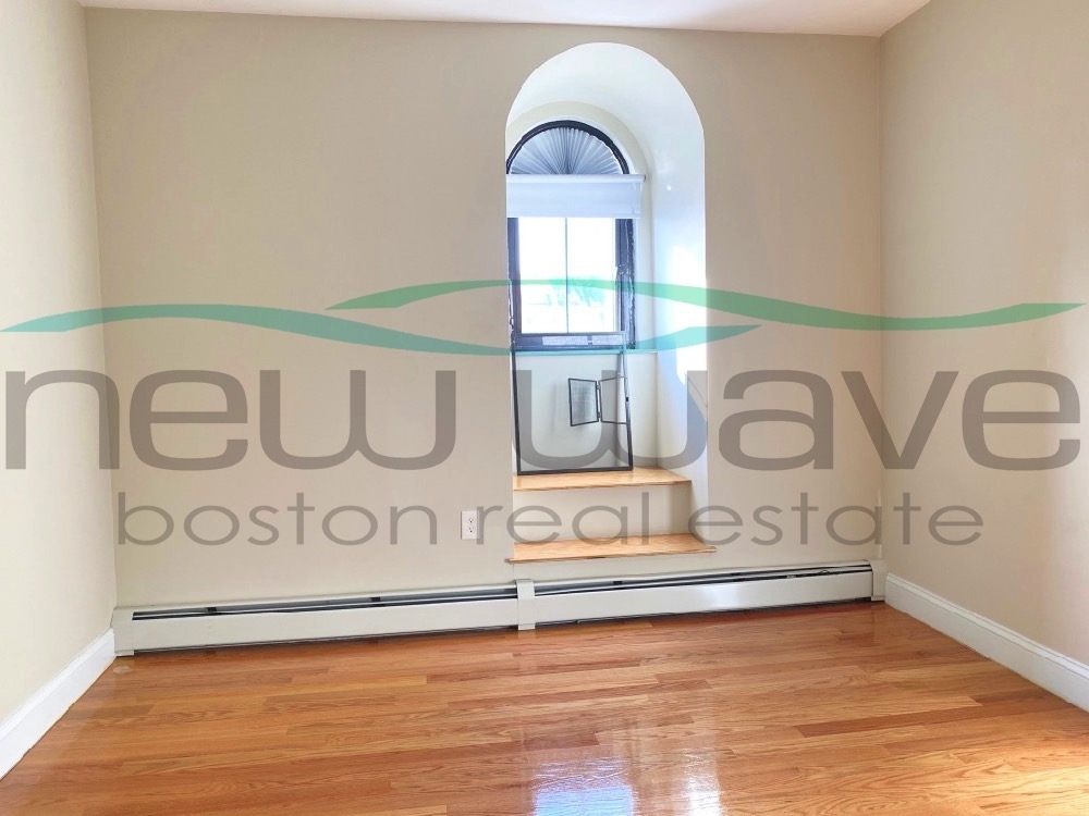 586 Massachusetts Ave. - Photo 4