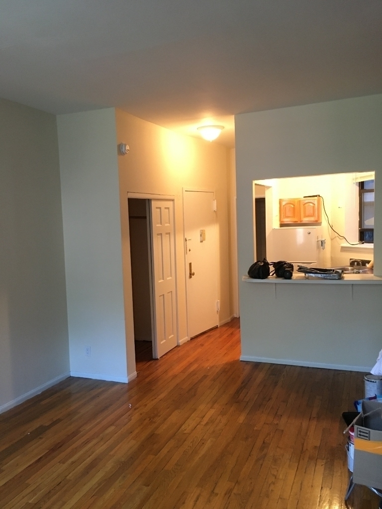 327 E 92nd - Photo 2