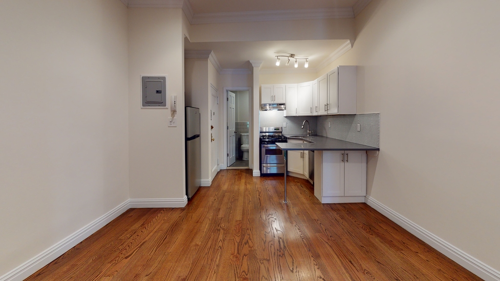 1570 2nd Avenue - Photo 5