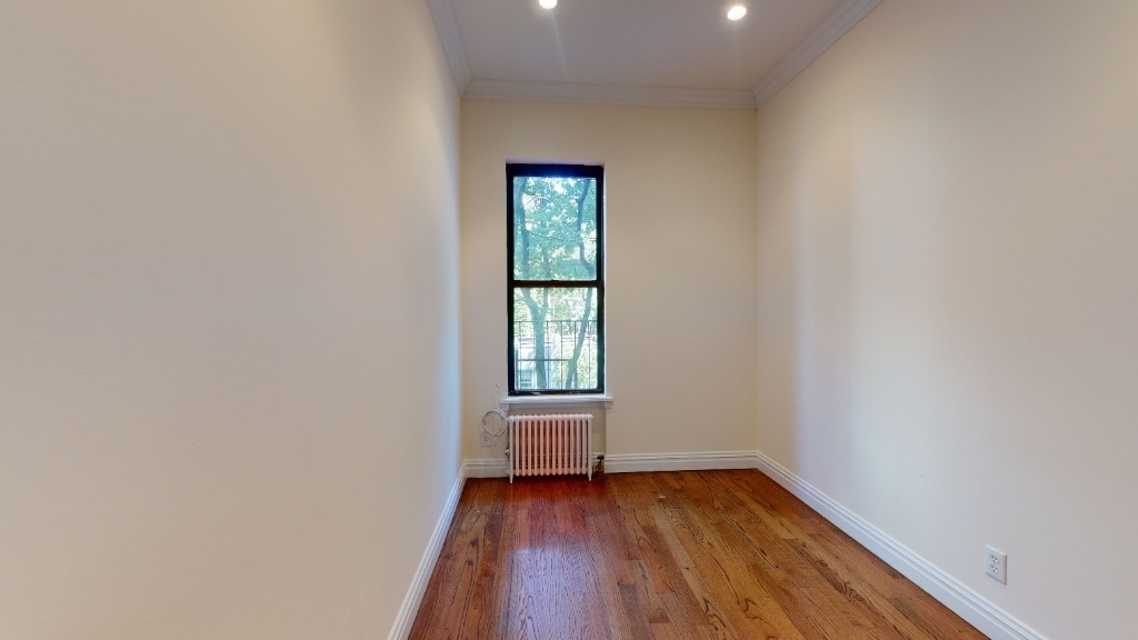 1570 2nd Avenue - Photo 3