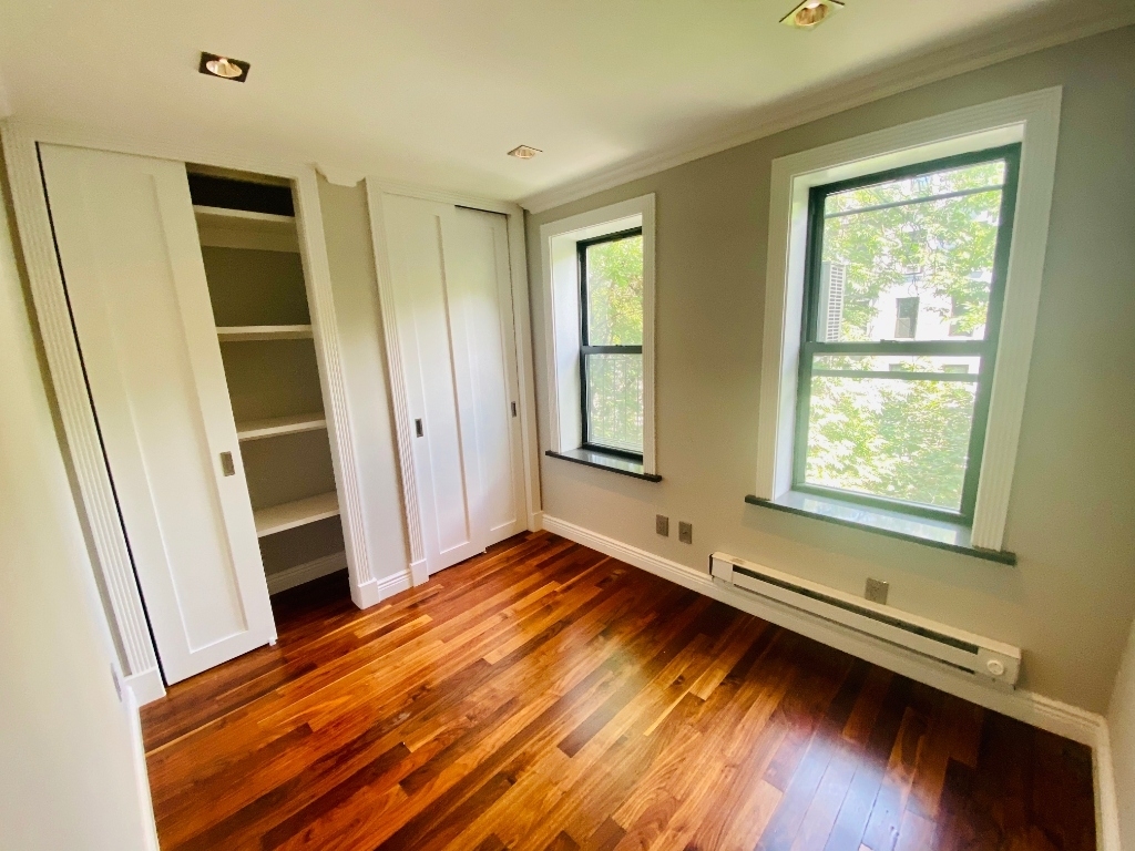 510 East 6th Street - Photo 2