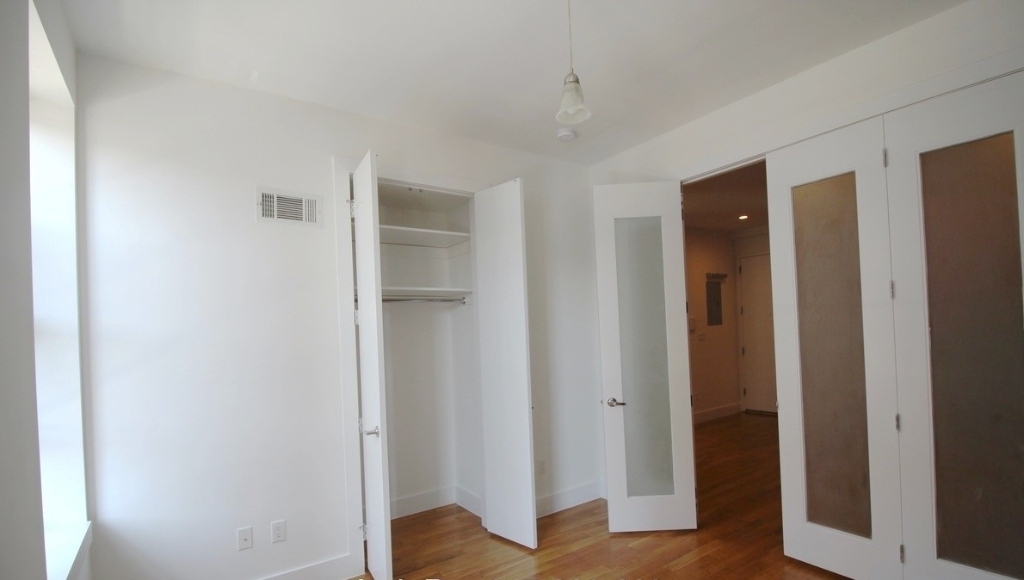 841 Kent Avenue - Photo 5