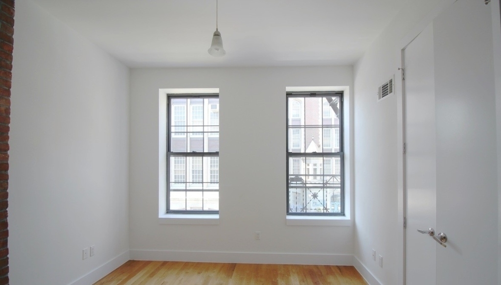 841 Kent Avenue - Photo 4