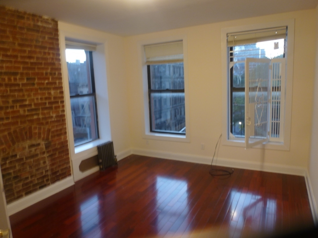 201 East 10th Street - Photo 5