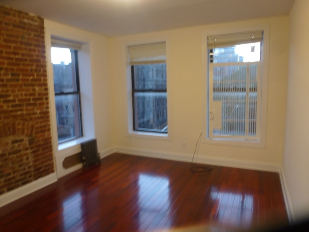 201 East 10th Street - Photo 2