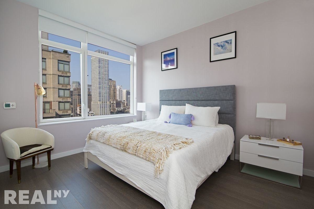 42 West 33rd Street - Photo 2