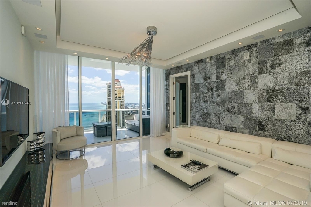 18101 Collins Ave - Photo 13