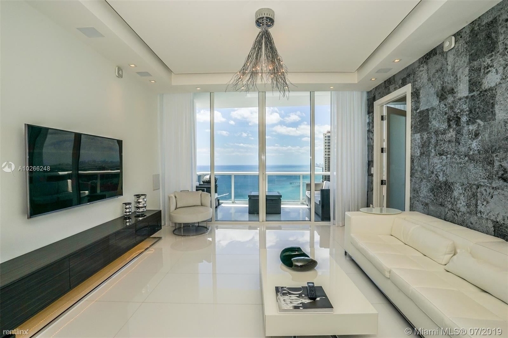 18101 Collins Ave - Photo 16