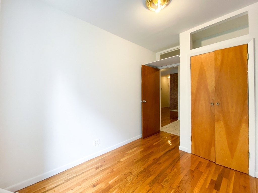 631 East 11th street - Photo 5