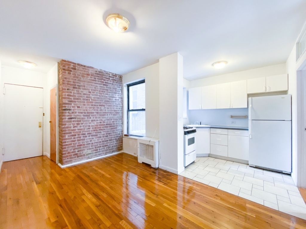 631 East 11th street - Photo 1