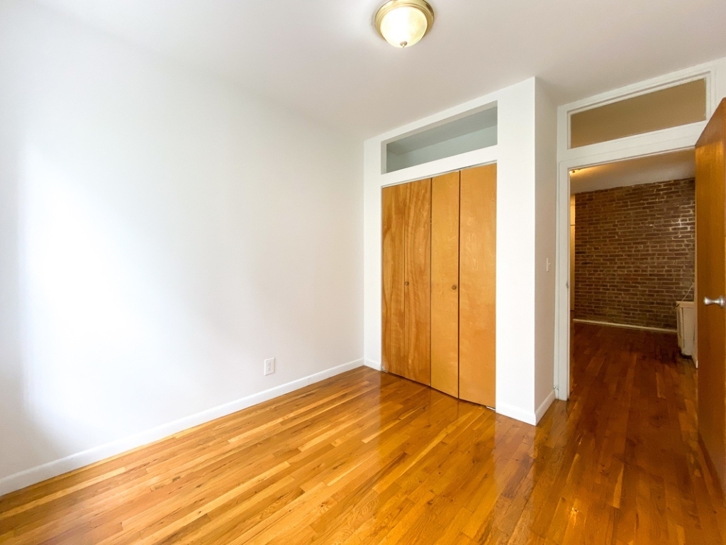 631 East 11th street - Photo 4