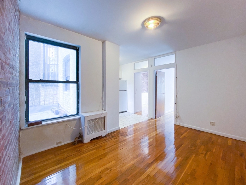 631 East 11th street - Photo 2