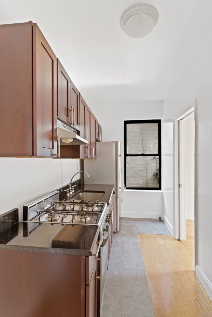 201 West 11th Street - Photo 1