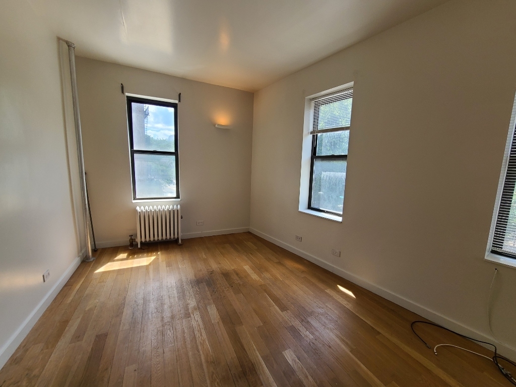 580 Saint Nicholas - Photo 3