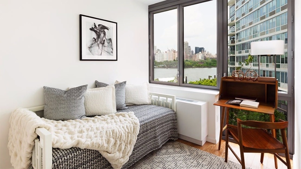 Long Island City King 1 bed - Photo 1