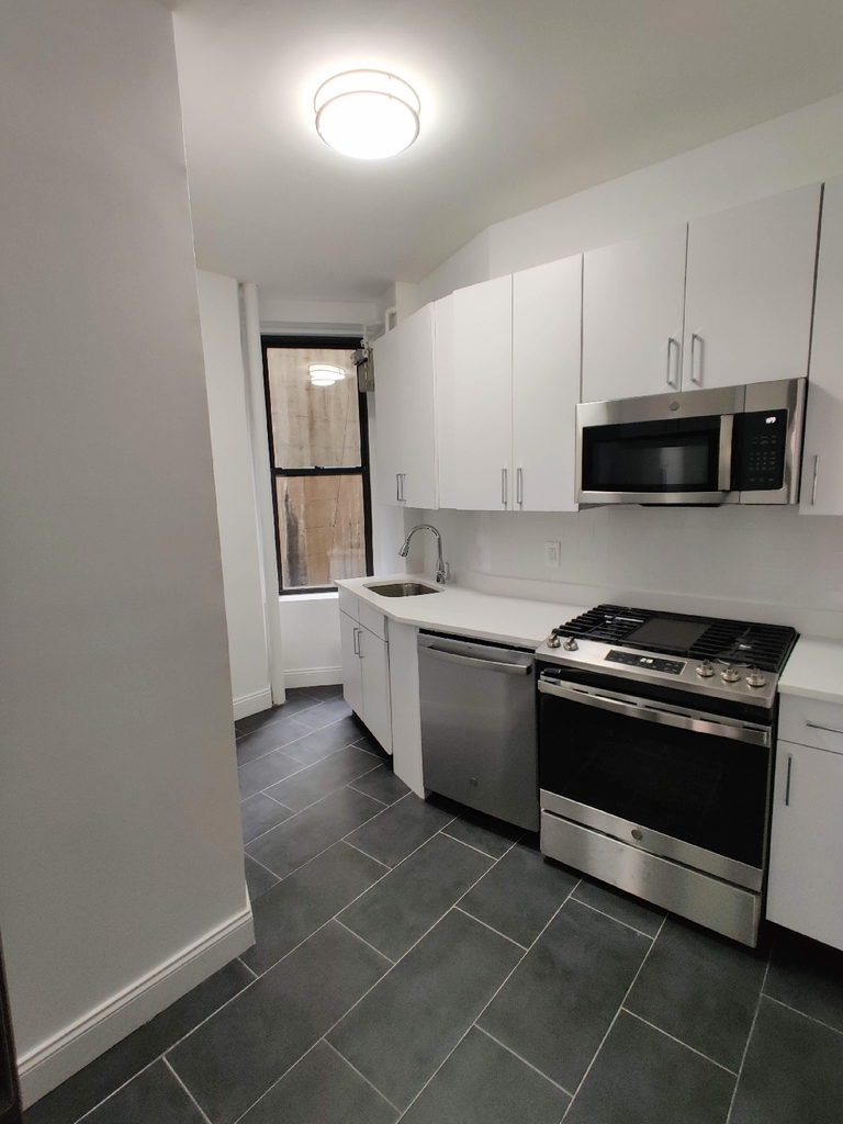 72/Broadway - Photo 1