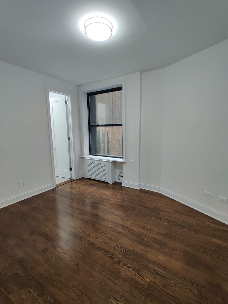 72/Broadway - Photo 4