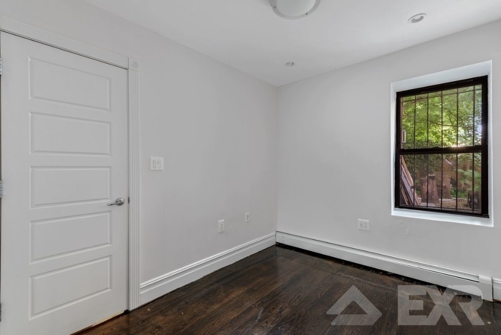 369 Tompkins Avenue - Photo 4