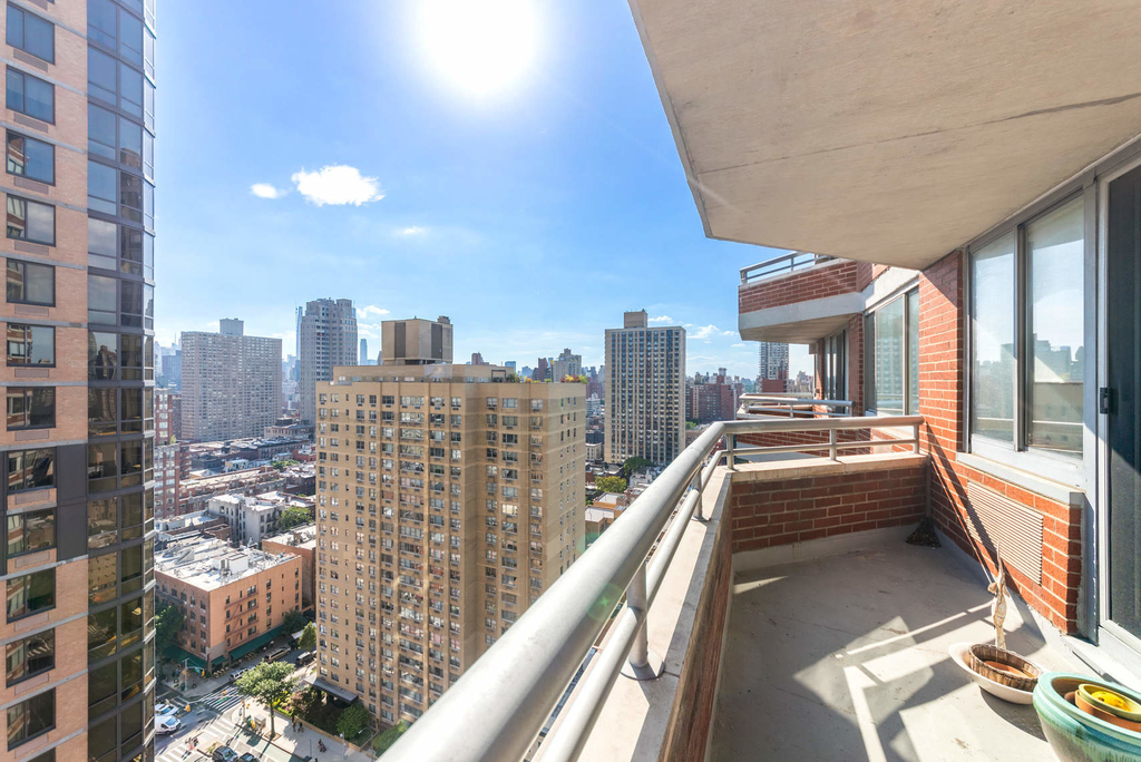 401 East 84th Street - Photo 7