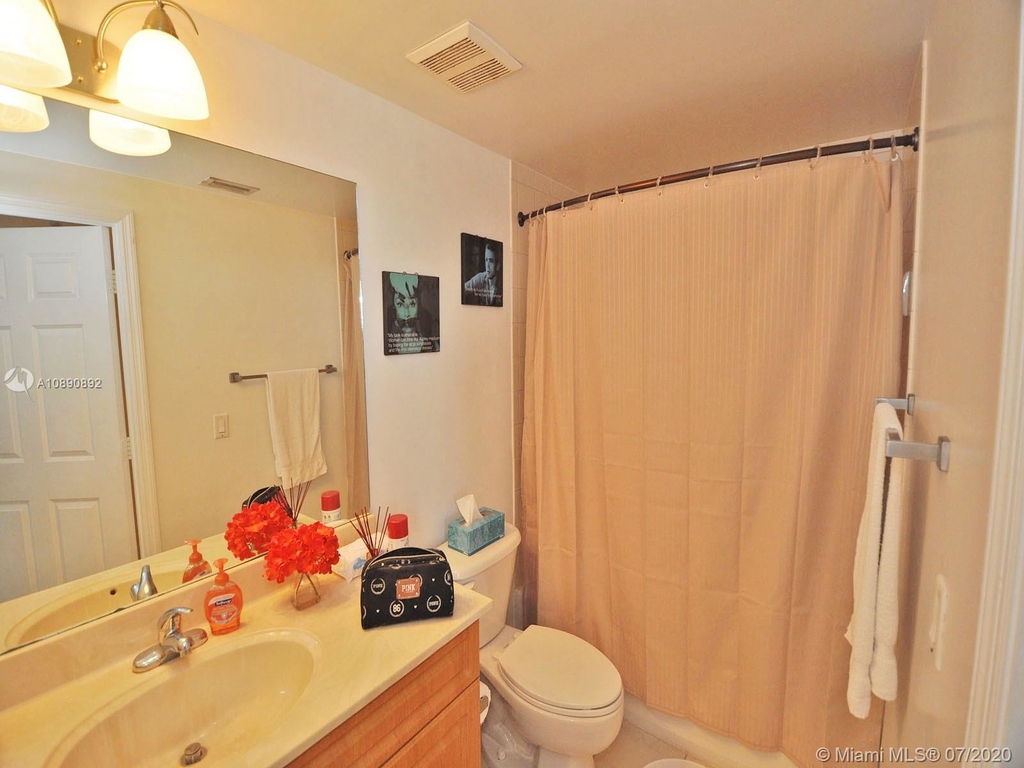 2600 Sw 27th Ave - Photo 12