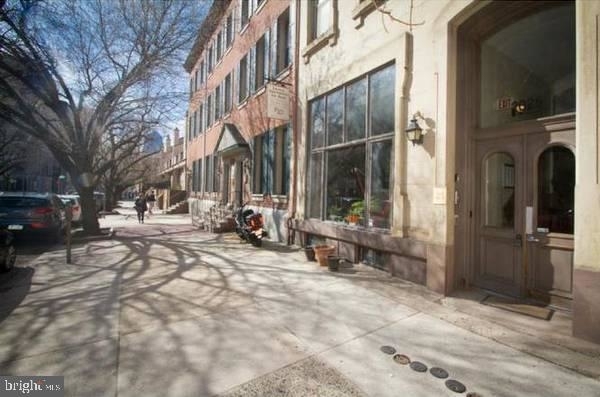 2025 Arch Street - Photo 2