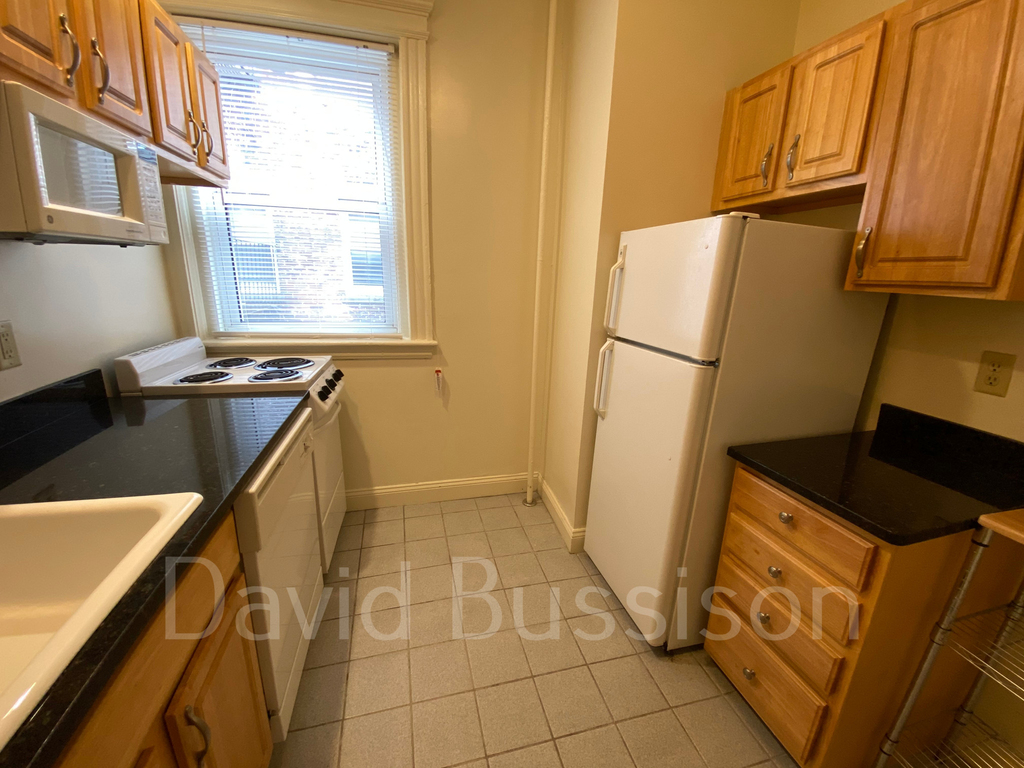 100 Queensberry St. - Photo 1