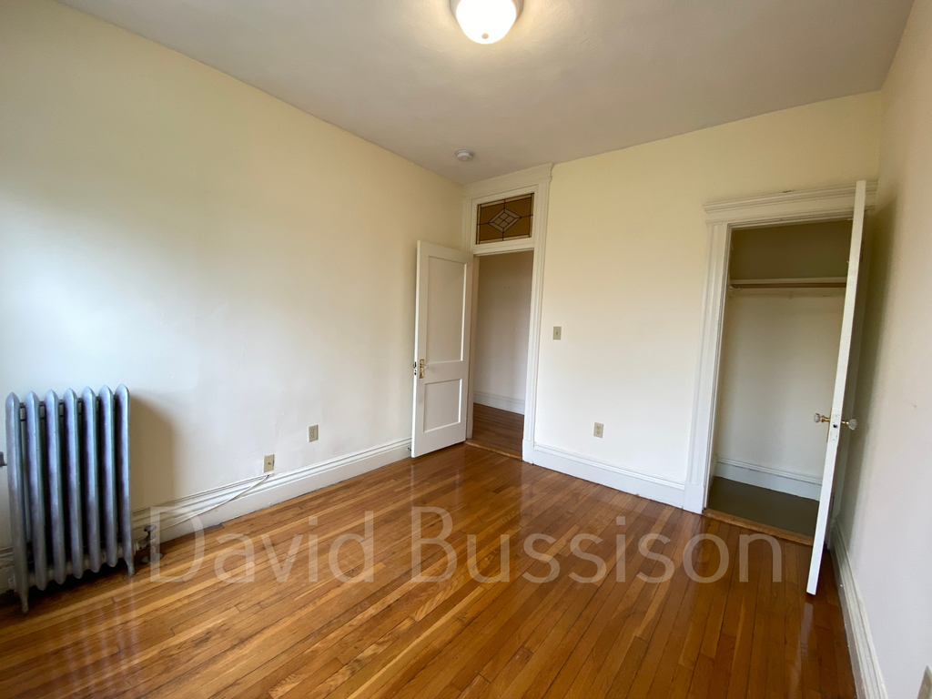 100 Queensberry St. - Photo 3