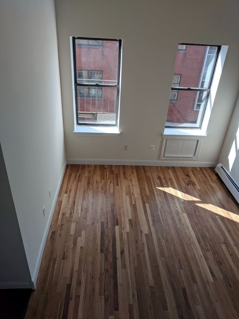 525 West 49th Street - Photo 3