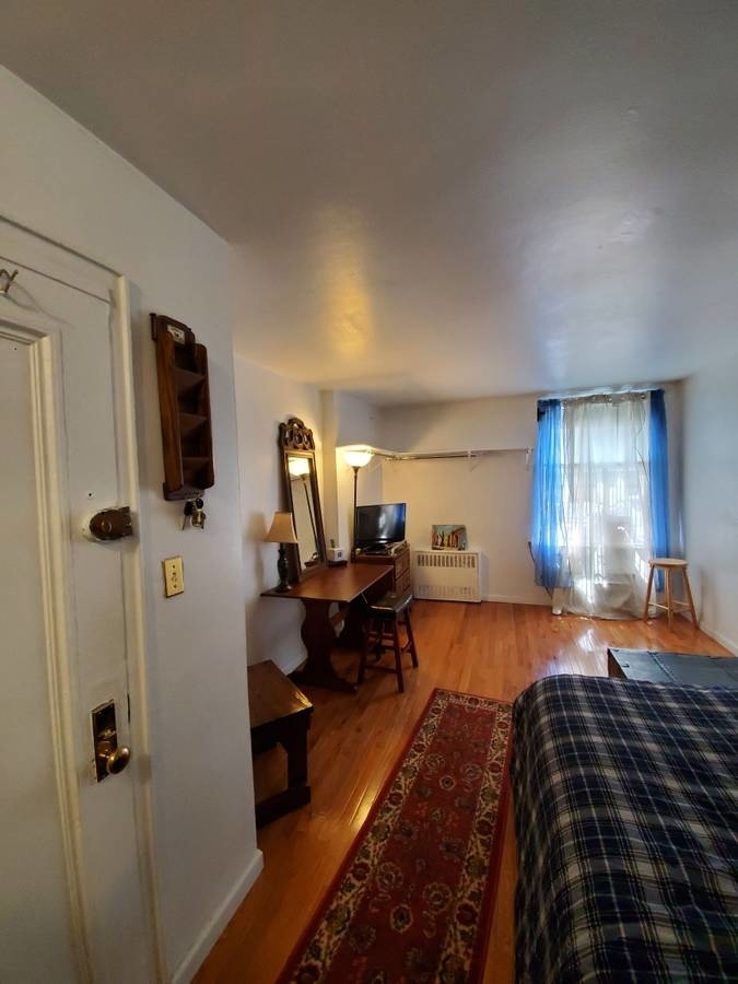 335 East 21 Street - Photo 1