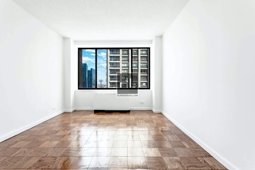 East 58th Street - Photo 2