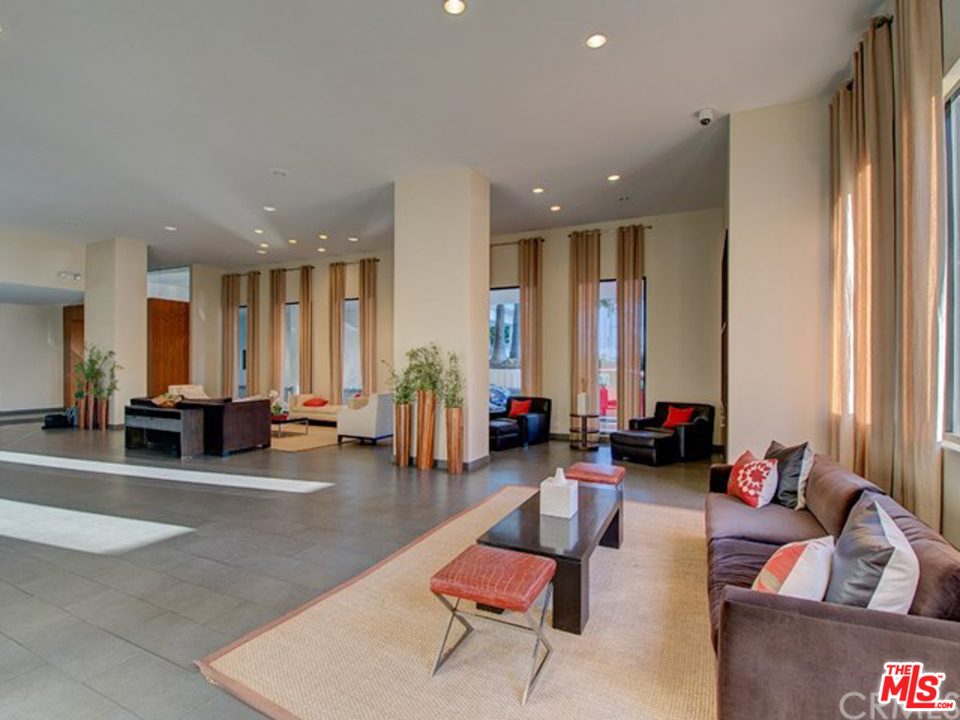 10501 Wilshire - Photo 2