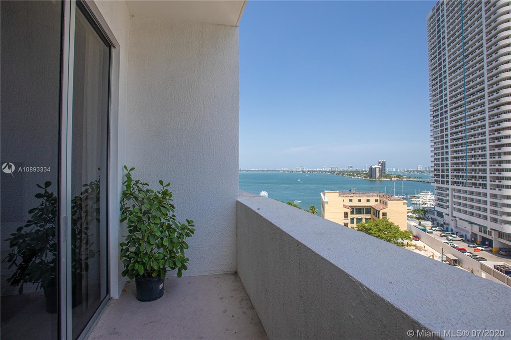 1750 N Bayshore Dr - Photo 5