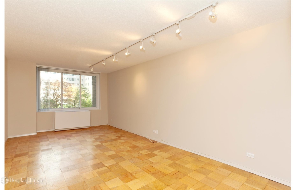 220 East 65th St - Photo 6