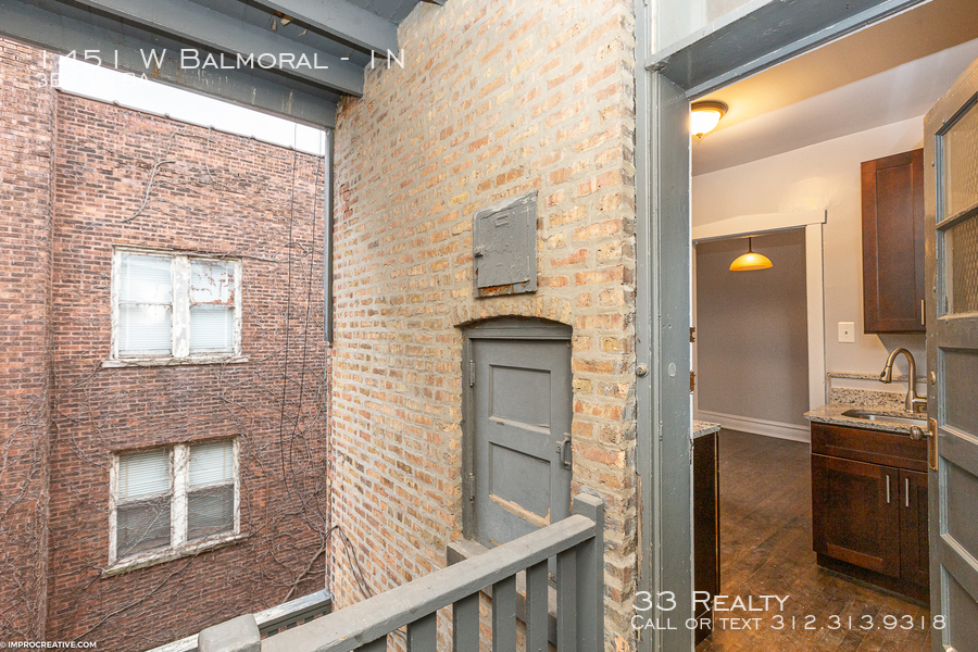 1451 W Balmoral - Photo 10