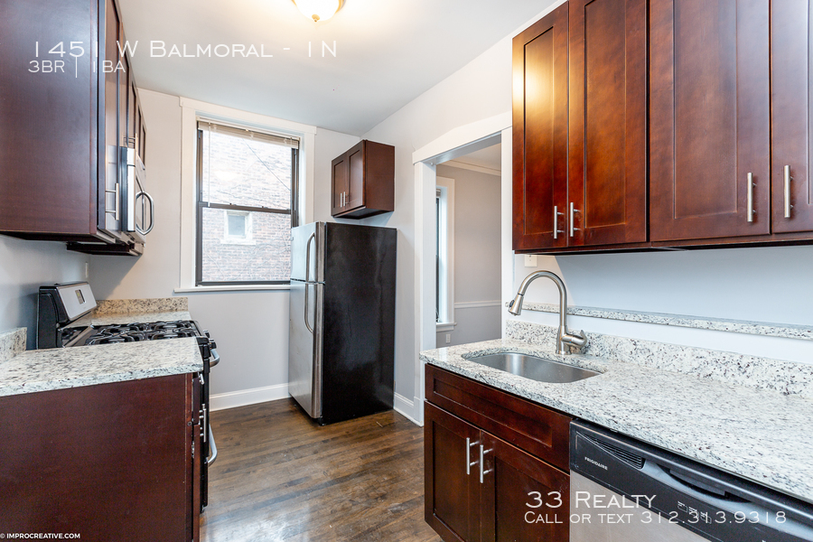 1451 W Balmoral - Photo 0