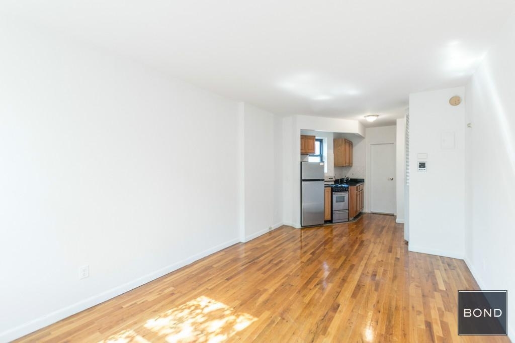 246 West 24th Street - Photo 2