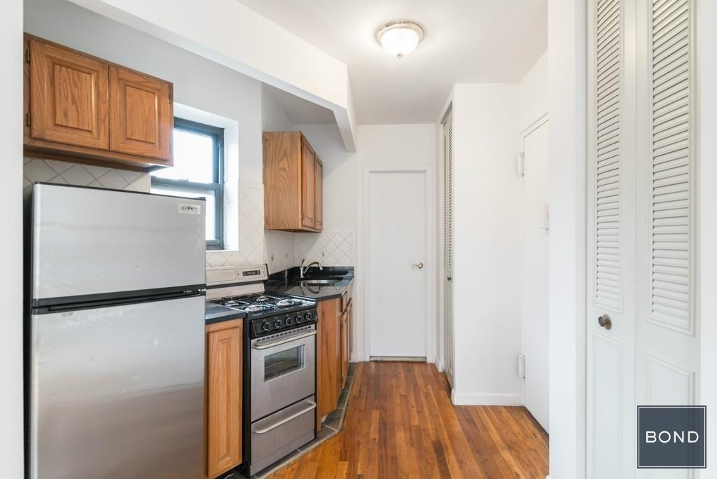 246 West 24th Street - Photo 3