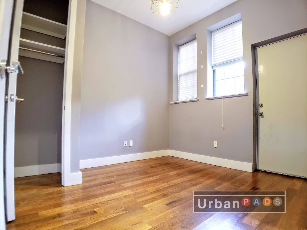 240 Boerum Street - Photo 9