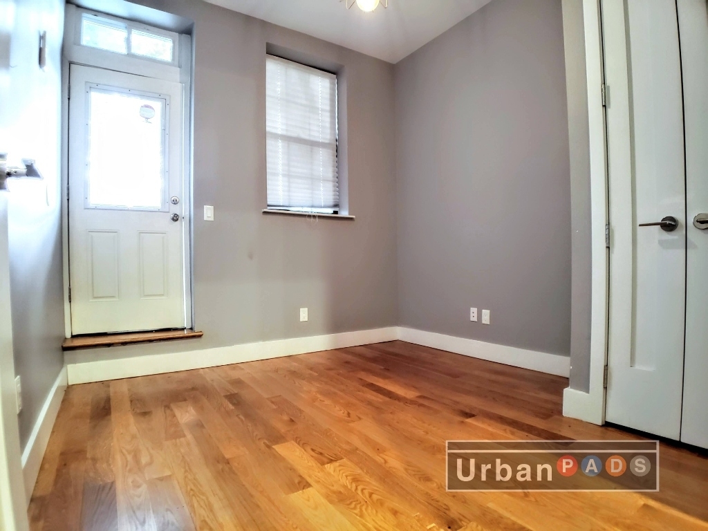 240 Boerum Street - Photo 2