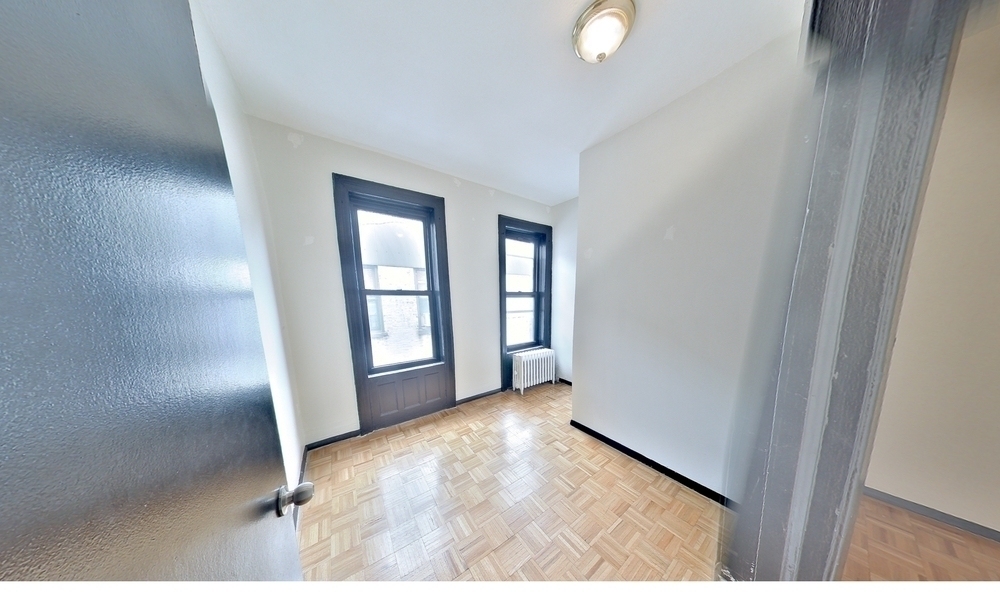 East 78th street and 2nd avenue! - Photo 2