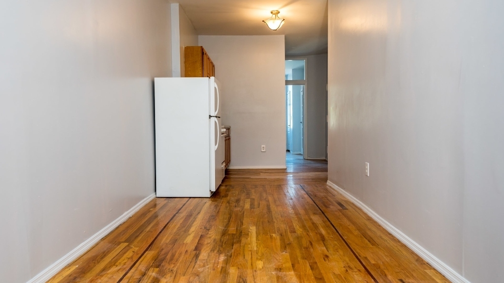 93 Knickerbocker Avenue - Photo 2