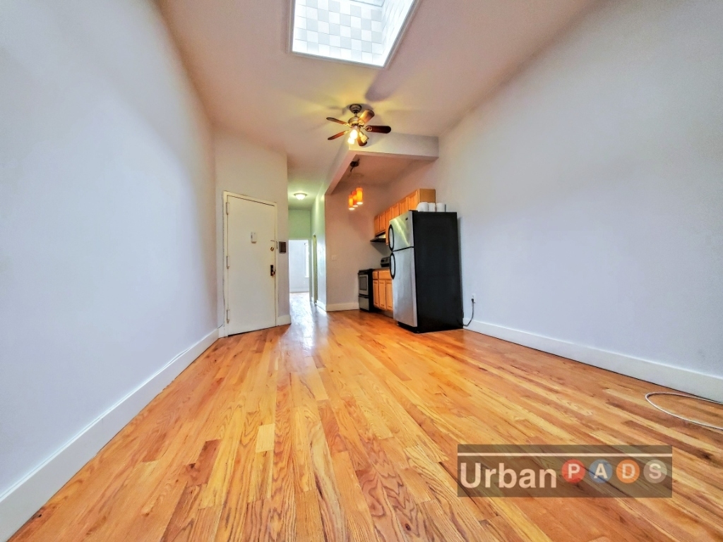 828 Halsey Street - Photo 3