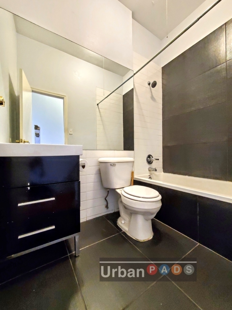 828 Halsey Street - Photo 9