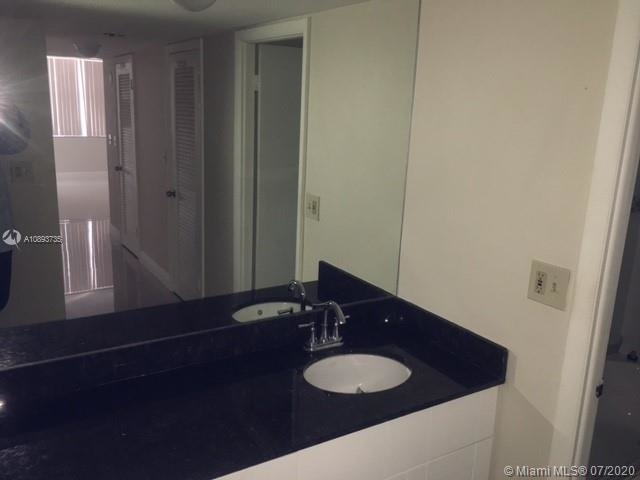 6039 Collins Ave - Photo 11