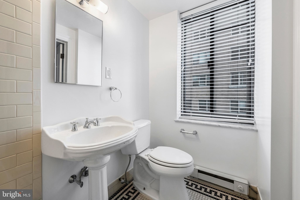 222 W Rittenhouse Square - Photo 8